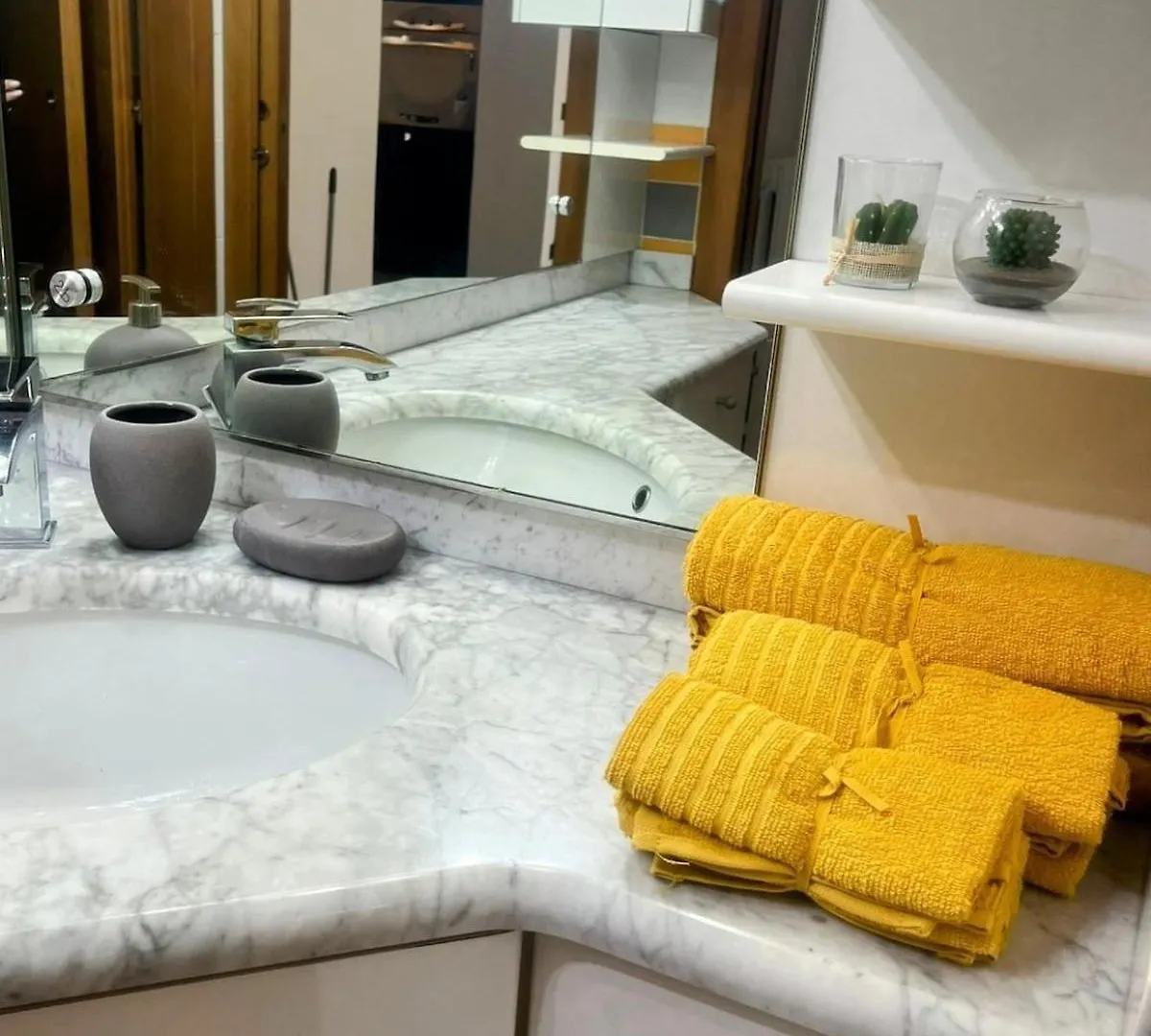 Urban House - Milano, Monza, Como, Rho Fiera Limbiate Italy